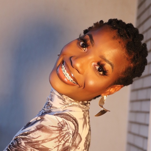 Makeup artist - Picture 2 of 16